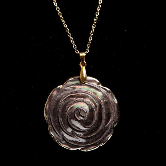 Pendentif rose nacre (2 modèles)