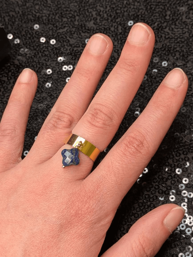 Bague breloque trèfle lapis lazuli 
